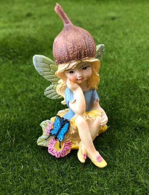Gumnut Fairy sitting